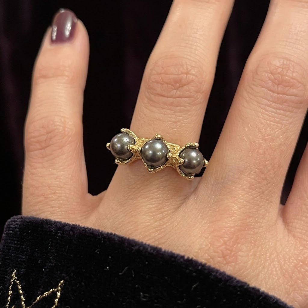 Imperial Trio Ring – Petrol Black Pearls